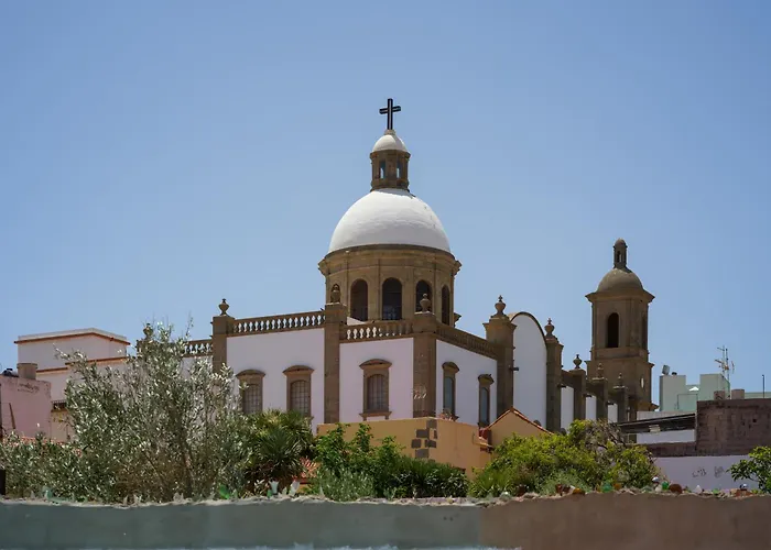 Old Palace In The Historic Center アグイメス